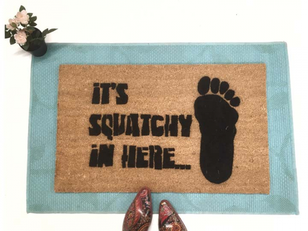 BIGFOOT Sasquatch doormat reading it's squatchy in here with lifesize bigfoot pr