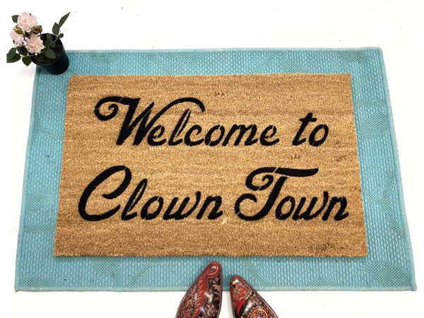 Welcome to Clown Town™ funny door