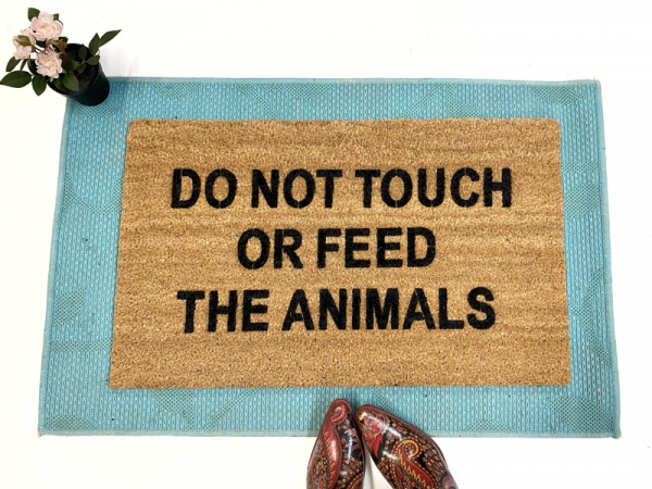 Do not touch or feed the animals funny family doormat
