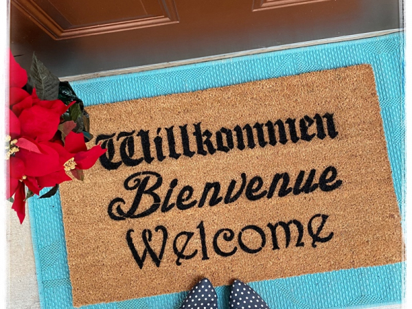 Cabaret Schitt's Creek Willkommen Bienvenue Welcome German French doormat mat ou