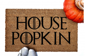 coir doormat reading house popkin from Game of Thrones with pumpkins and white s
