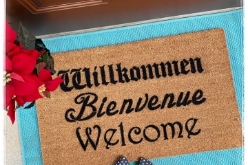 Cabaret Schitt's Creek Willkommen Bienvenue Welcome German French doormat mat ou