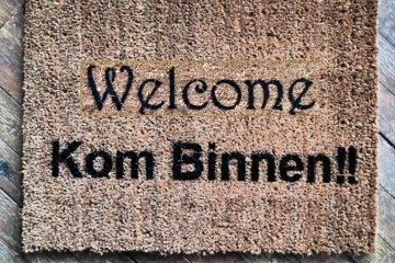 bilingual English Dutch Kom Binnen Come In doormat
