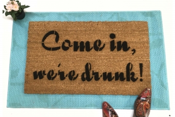 Come in, we're drunk!™ funny doormat