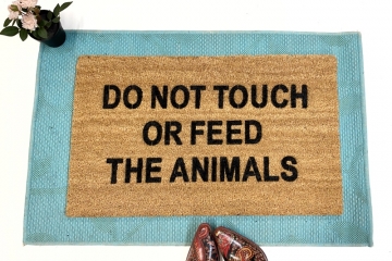 Do not touch or feed the animals