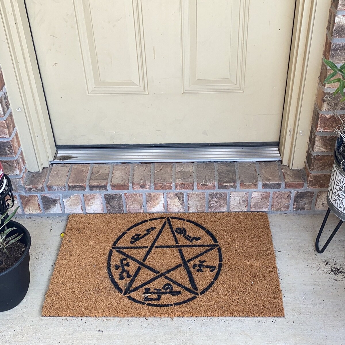 Devil's Trap Supernatural Pentagram | Halloween doormat