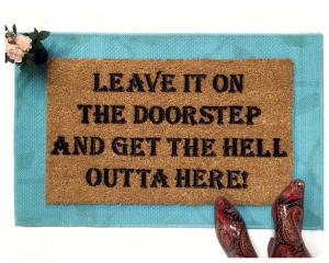 leave it on the doorstep and get the hell outta here! rude funny novelty doormat