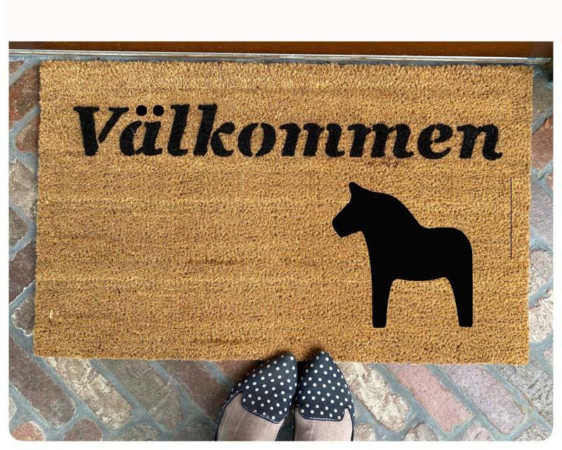 Välkommen!! It's Swedish for Welcome! with red black horse